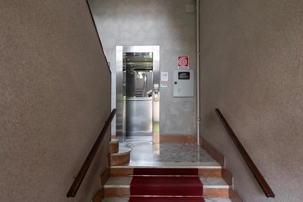 Апартаменты Elegante Bilocale In De Angeli - Piazzale Siena Милан Экстерьер фото